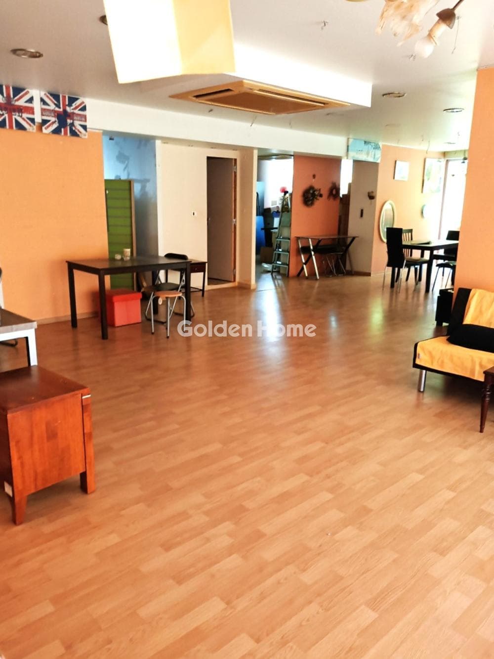 Retail Store in Nea Charavgi, Kamatero — Photo 2 of 9