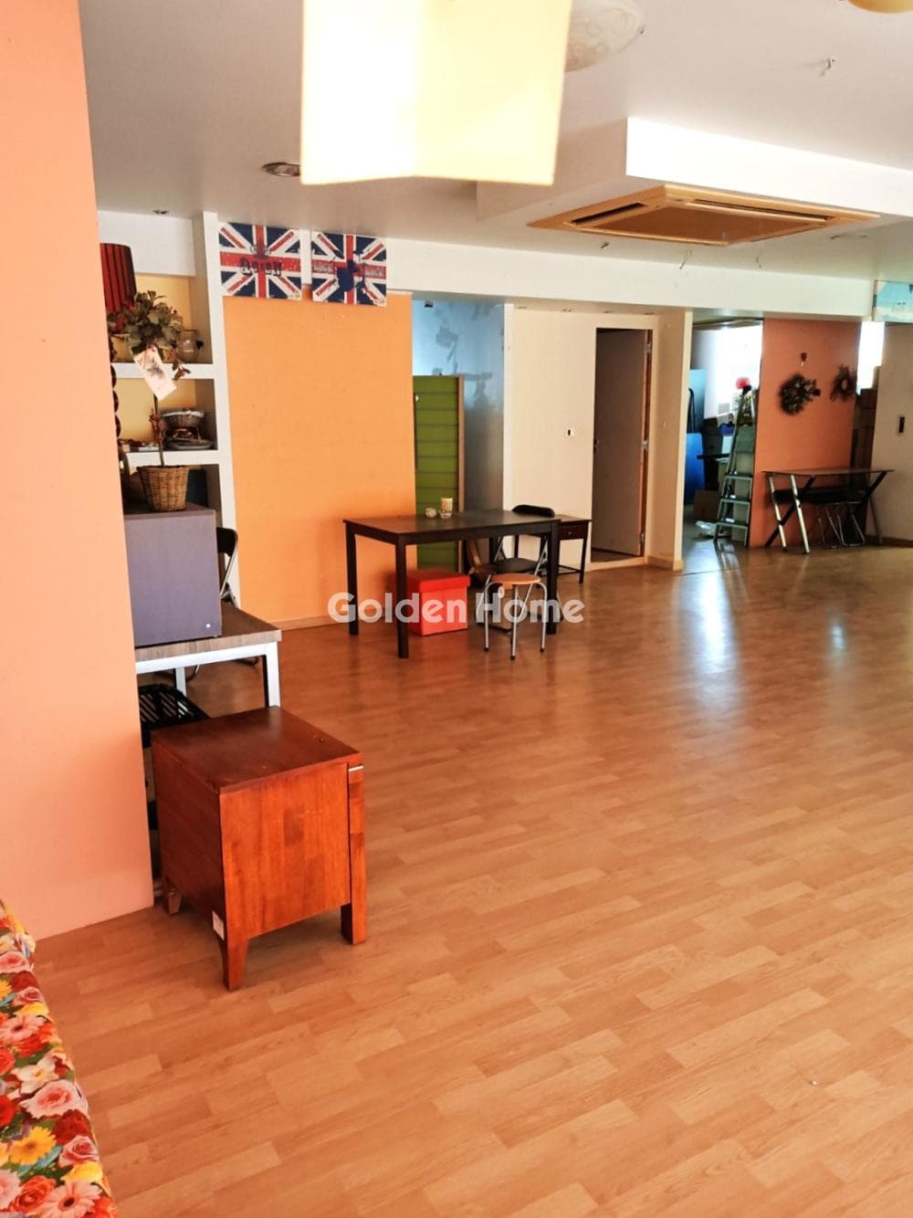 Retail Store in Nea Charavgi, Kamatero — Photo 7 of 9