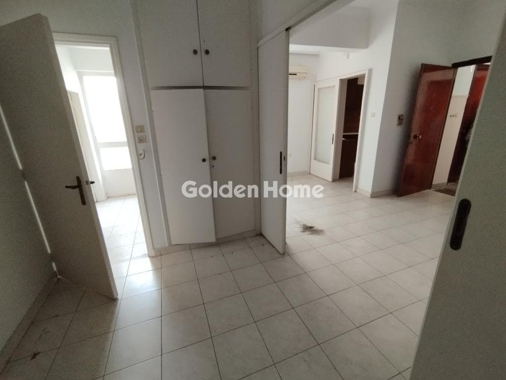 Apartment in Aspra Chomata, Peristeri — Photo 1 of 10