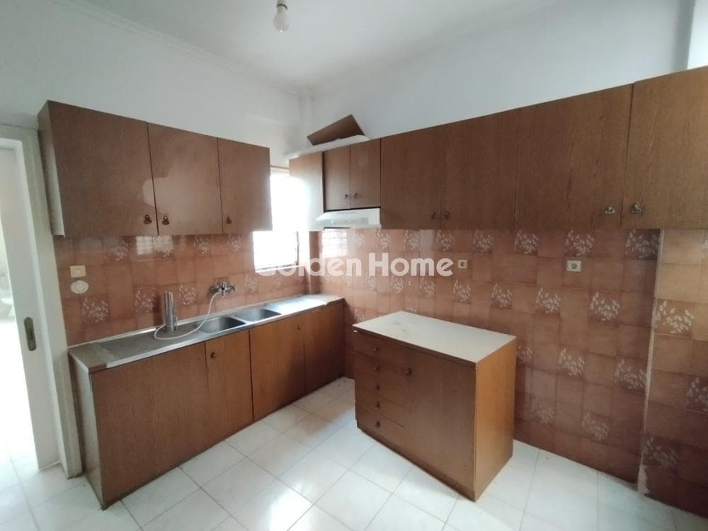 Apartment in Aspra Chomata, Peristeri — Photo 1 of 7