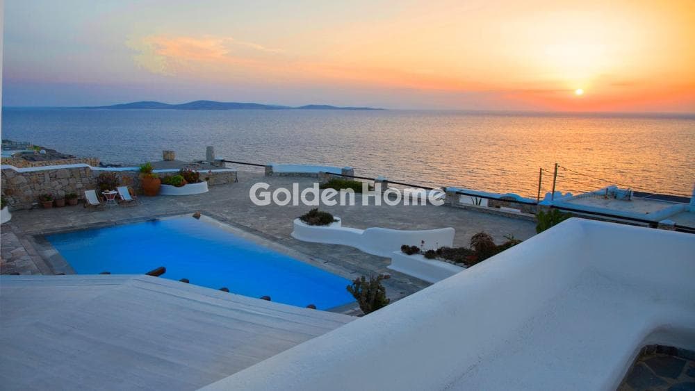 House in Kastro, Mykonos — Photo 1 of 17
