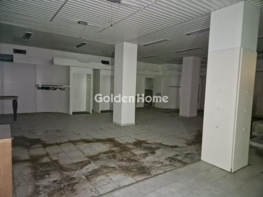 Αποθήκη στην Πλατεία Κάνιγγος, Εξάρχεια - Νεάπολη — Φωτογραφία 2 από 3