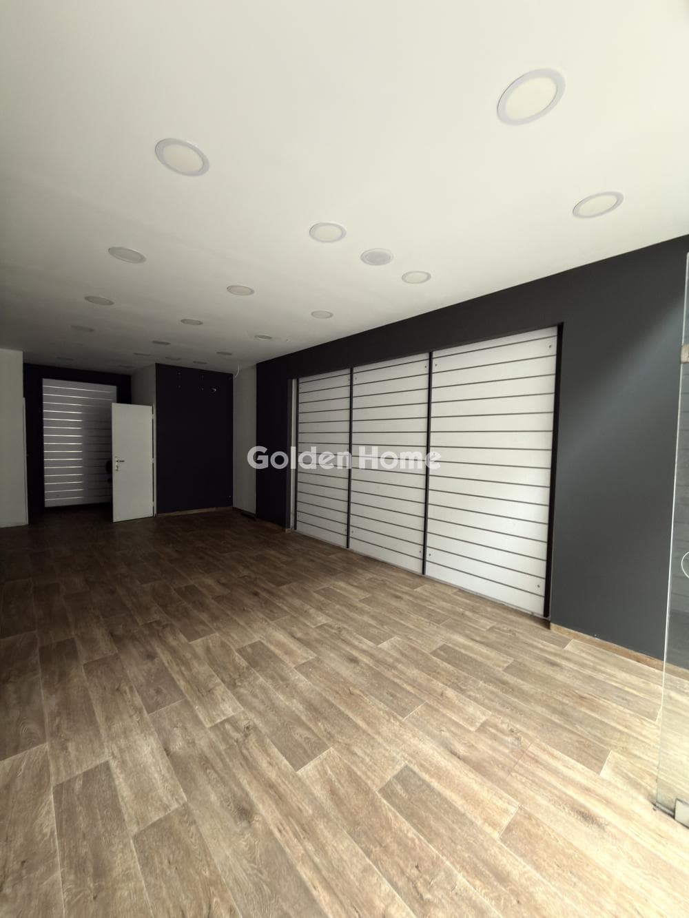 Retail Store in Platoma, Chalkida — Photo 3 of 9