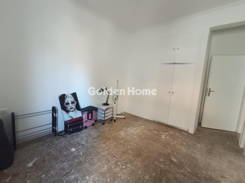 Apartment in Agios Ioannis Chrisostomos, Nikaia — Photo 11 of 12