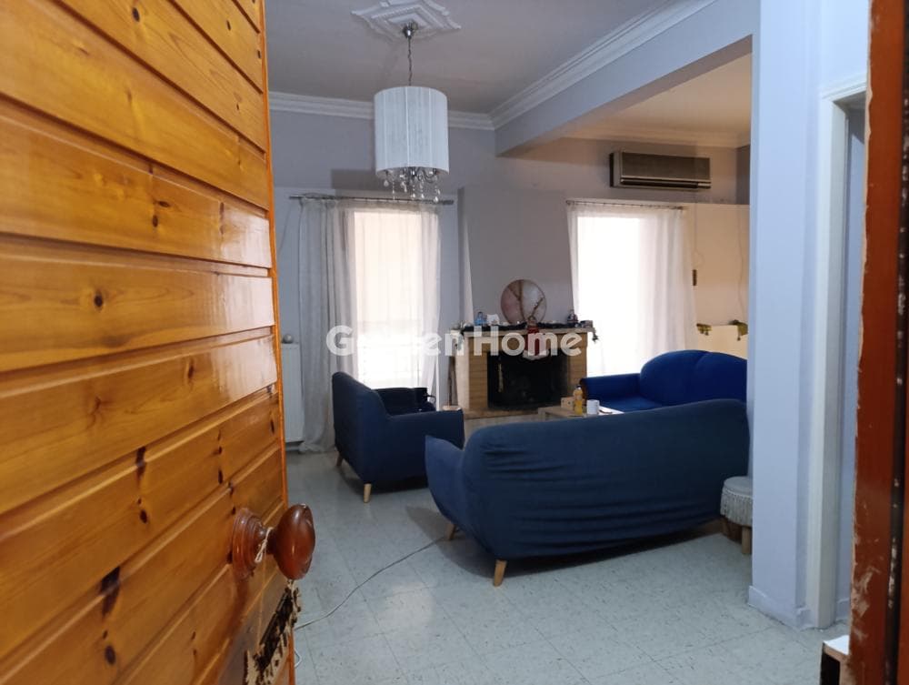 Apartment in Agia Sofia, Piraeus — Photo 1 of 14