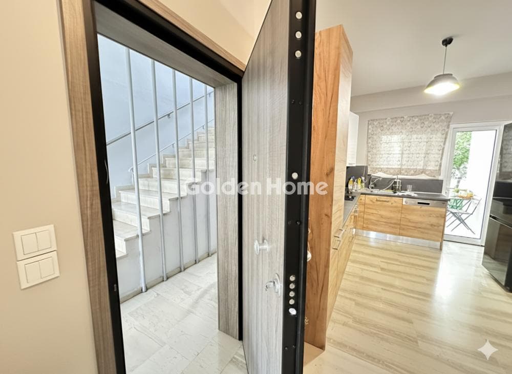 Apartment in Center, Petroupoli — Photo 3 of 11
