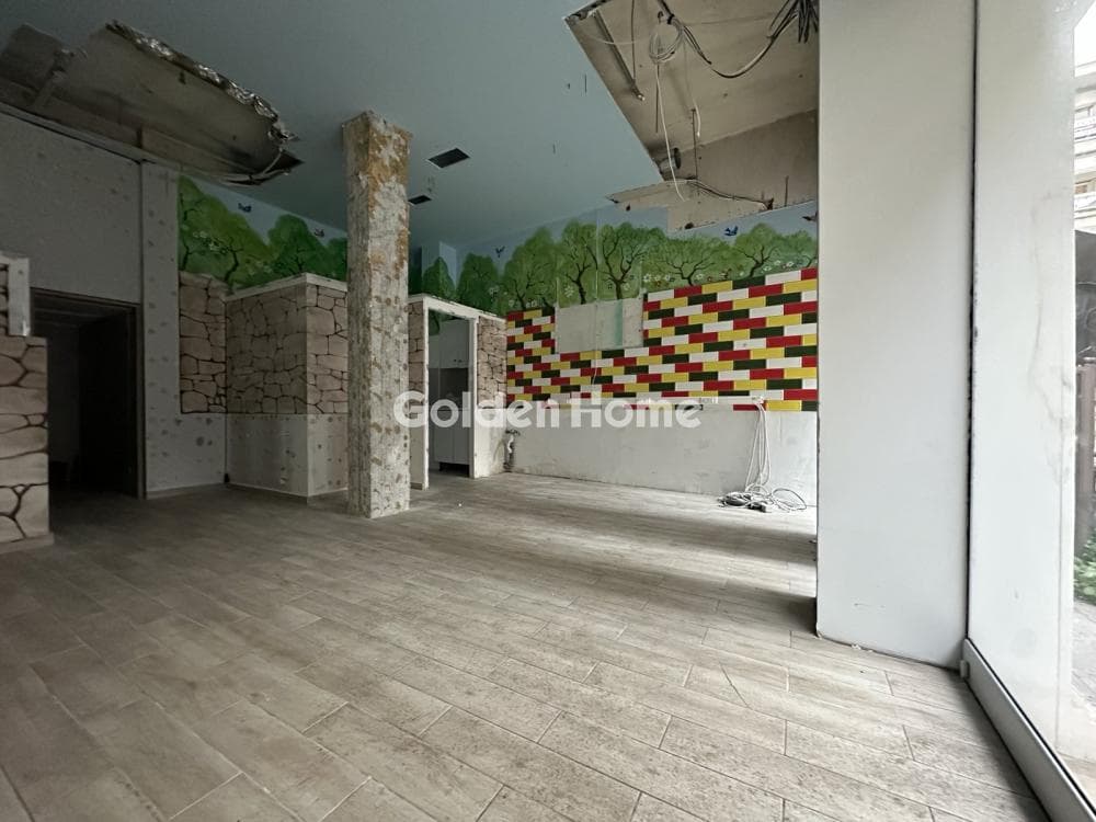 Retail Store in Center, Kalamaria — Photo 2 of 10