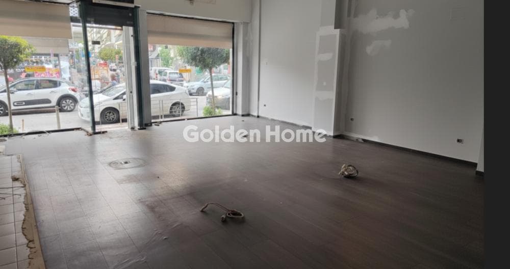 Retail Store in Center, Dafni — Photo 3 of 5