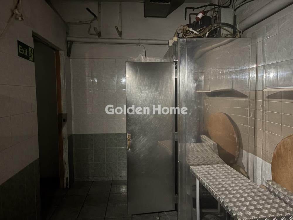 Retail Store in Palaia Kokkinia, Piraeus — Photo 8 of 16