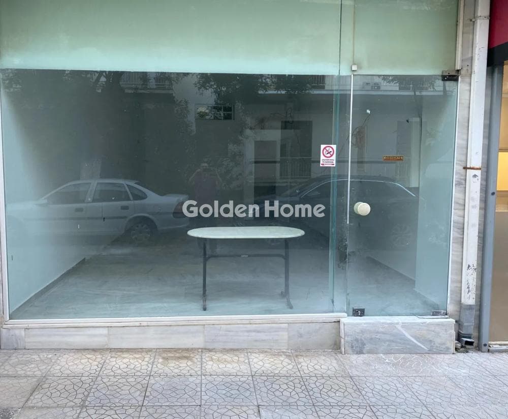 Retail Store in Neo Terma, Marousi — Photo 1 of 3