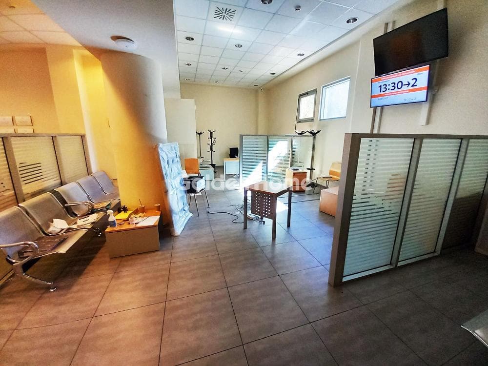 Retail Store in Center, Nikaia — Photo 13 of 48