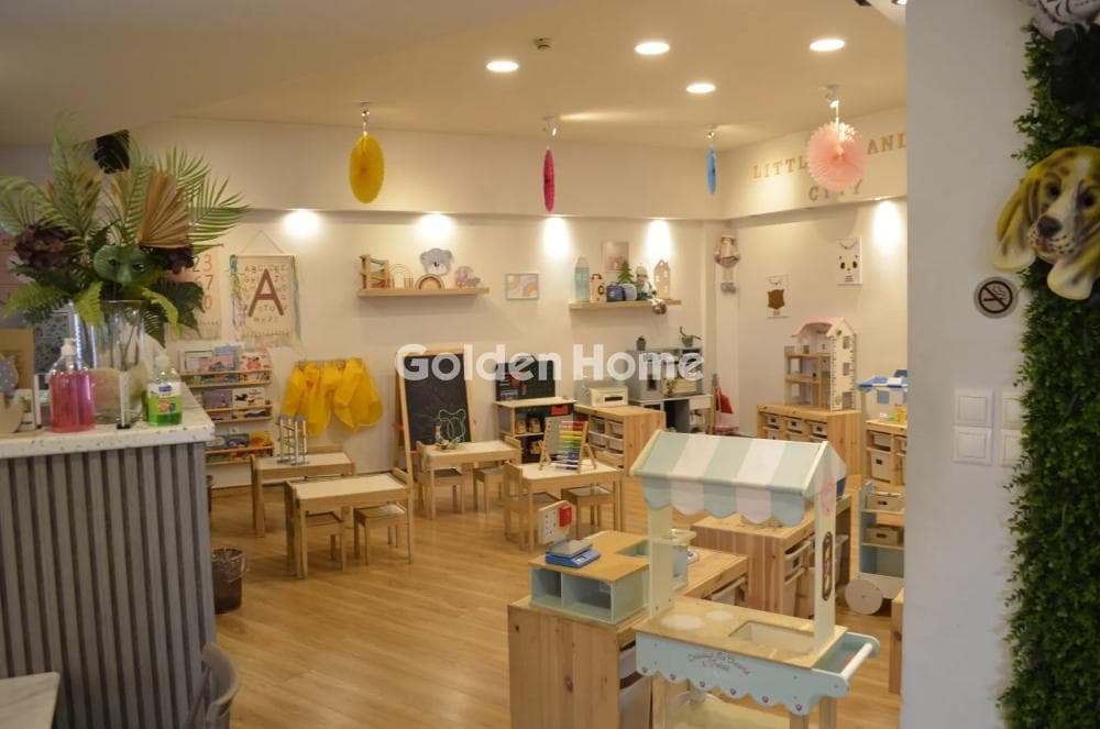 Retail Store in Nekrotafeia, Nea Smyrni — Photo 1 of 7