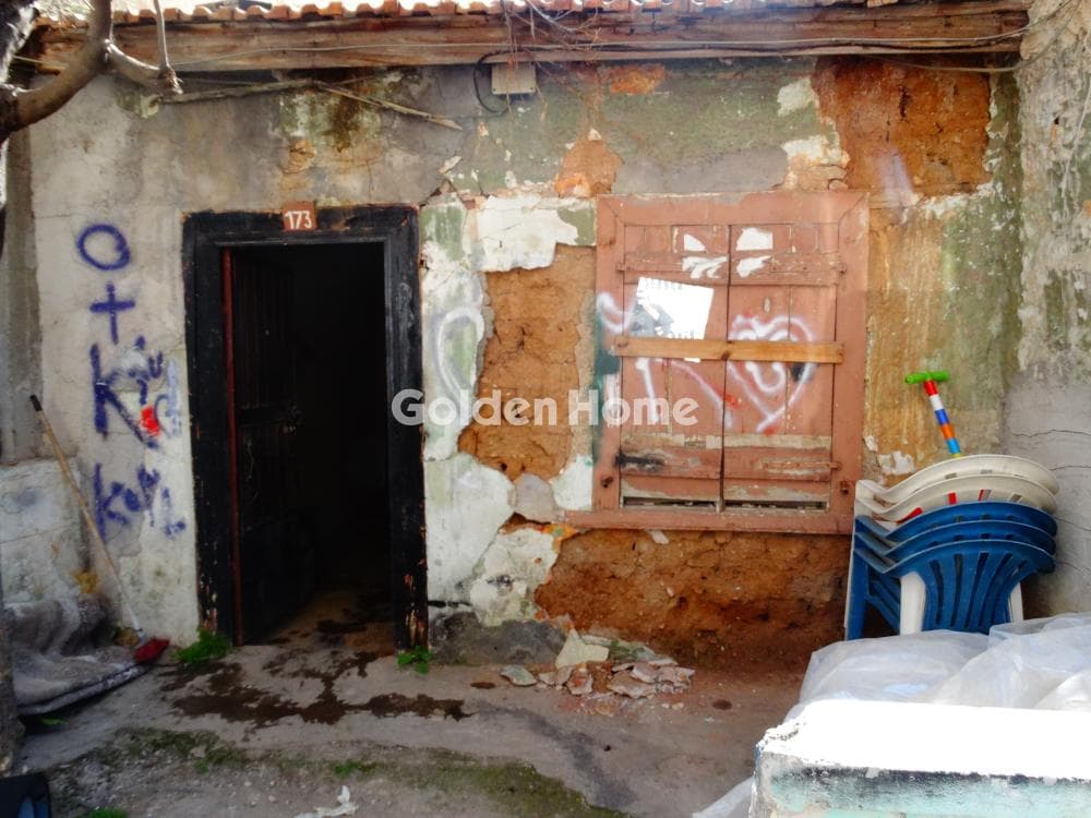 Building Plot in Tampouria, Nikaia — Photo 1 of 4