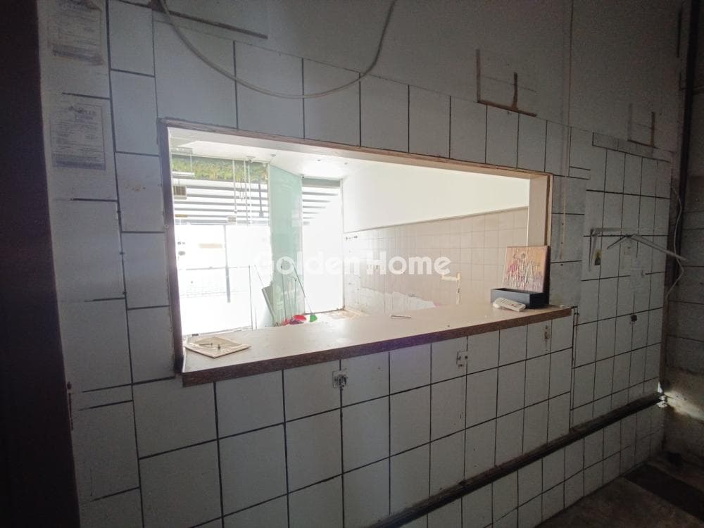 Retail Store in Paradeisos, Marousi — Photo 5 of 12