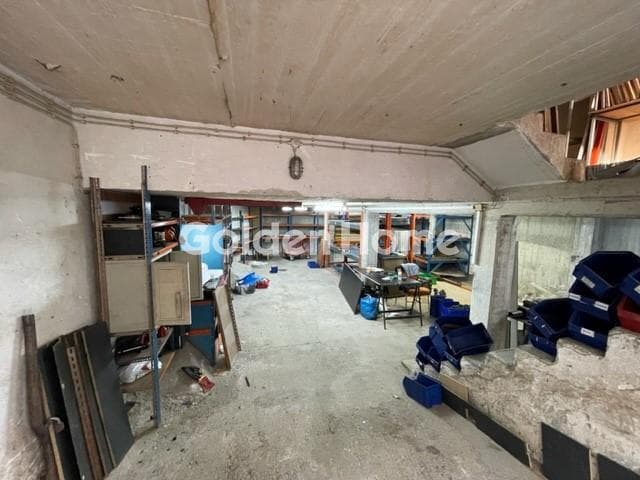 Warehouse in Maniatika, Piraeus — Photo 1 of 2