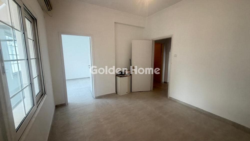 Apartment in Platia Attikis, Attiki — Photo 1 of 30