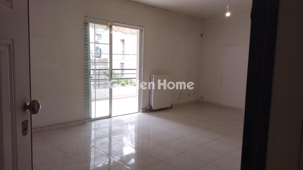 Apartment in Piraiki, Piraeus — Photo 1 of 27