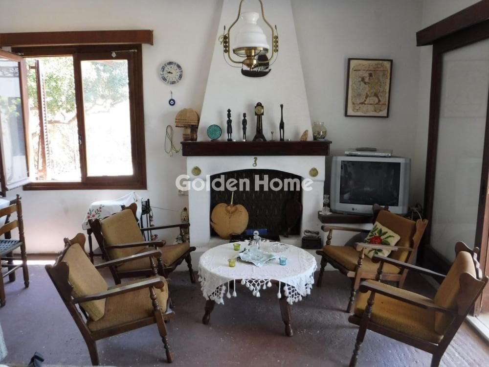 House in Giala, Salamina — Photo 1 of 11