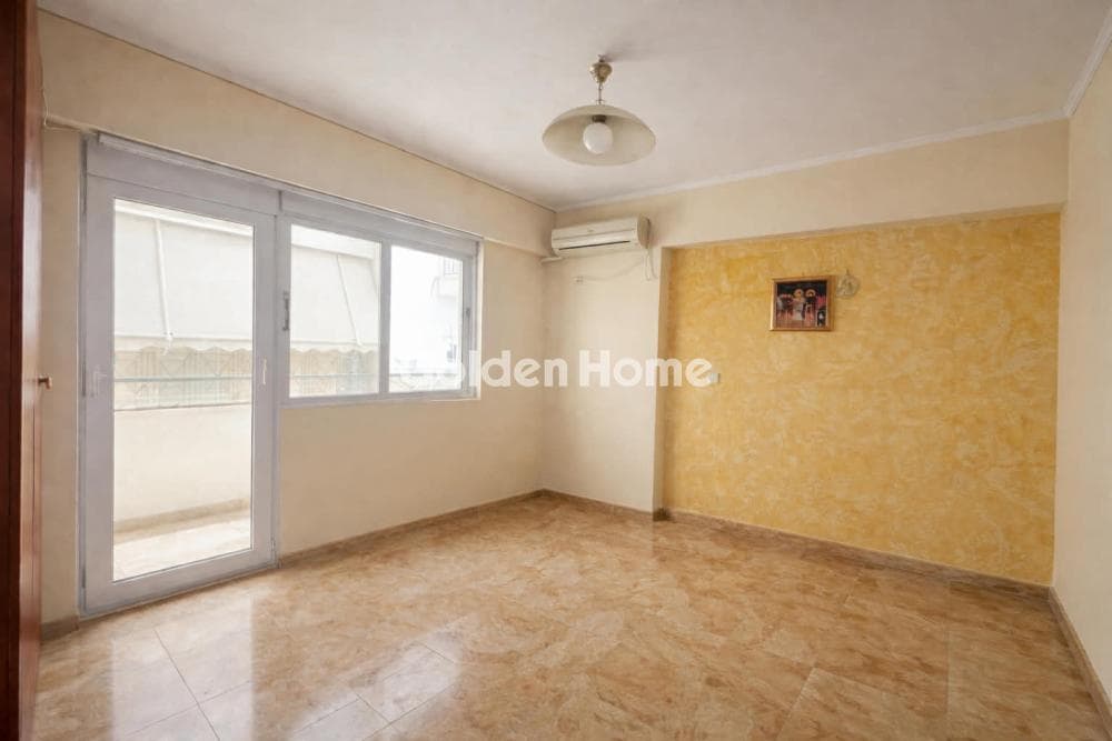 Apartment in Agios Georgios, Keratsini — Photo 2 of 7