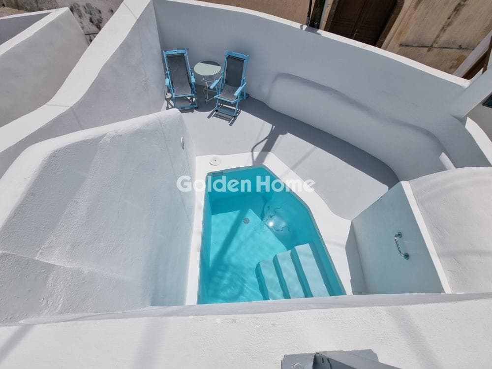 House in Thira, Santorini — Photo 3 of 13