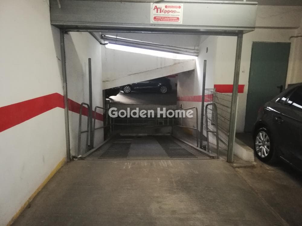 Parking Space in Amfithea, Palaio Faliro — Photo 10 of 18