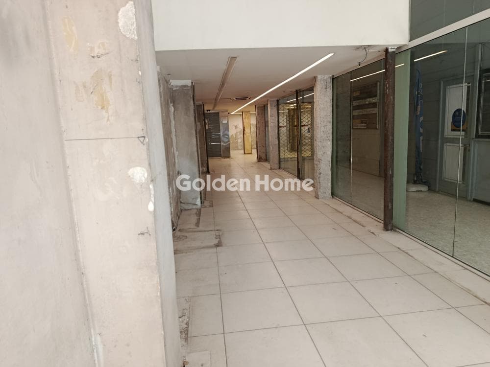 Retail Store in Platia Karitsi, Kentro — Photo 10 of 10