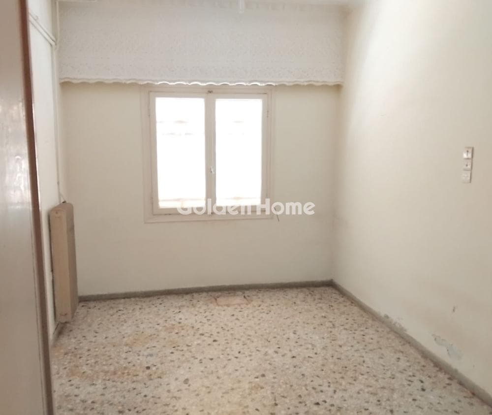 Apartment in Kariotika, Perama — Photo 1 of 12