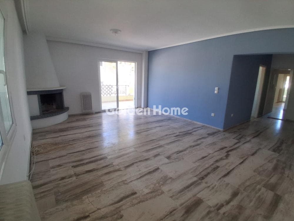 Apartment in ERT, Agia Paraskevi — Photo 1 of 11