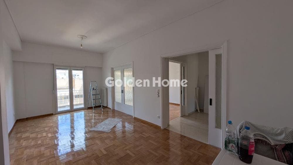 Apartment in Chrisaki, Nea Smyrni — Photo 1 of 13