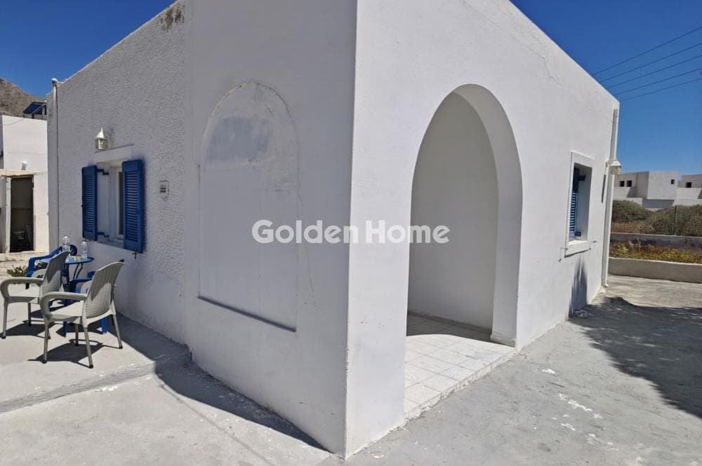 House in Kamari, Santorini — Photo 9 of 9