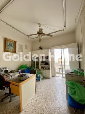 Γραφείο στην Πλατεία Μέμου, Κορυδαλλός — Φωτογραφία 1 από 8