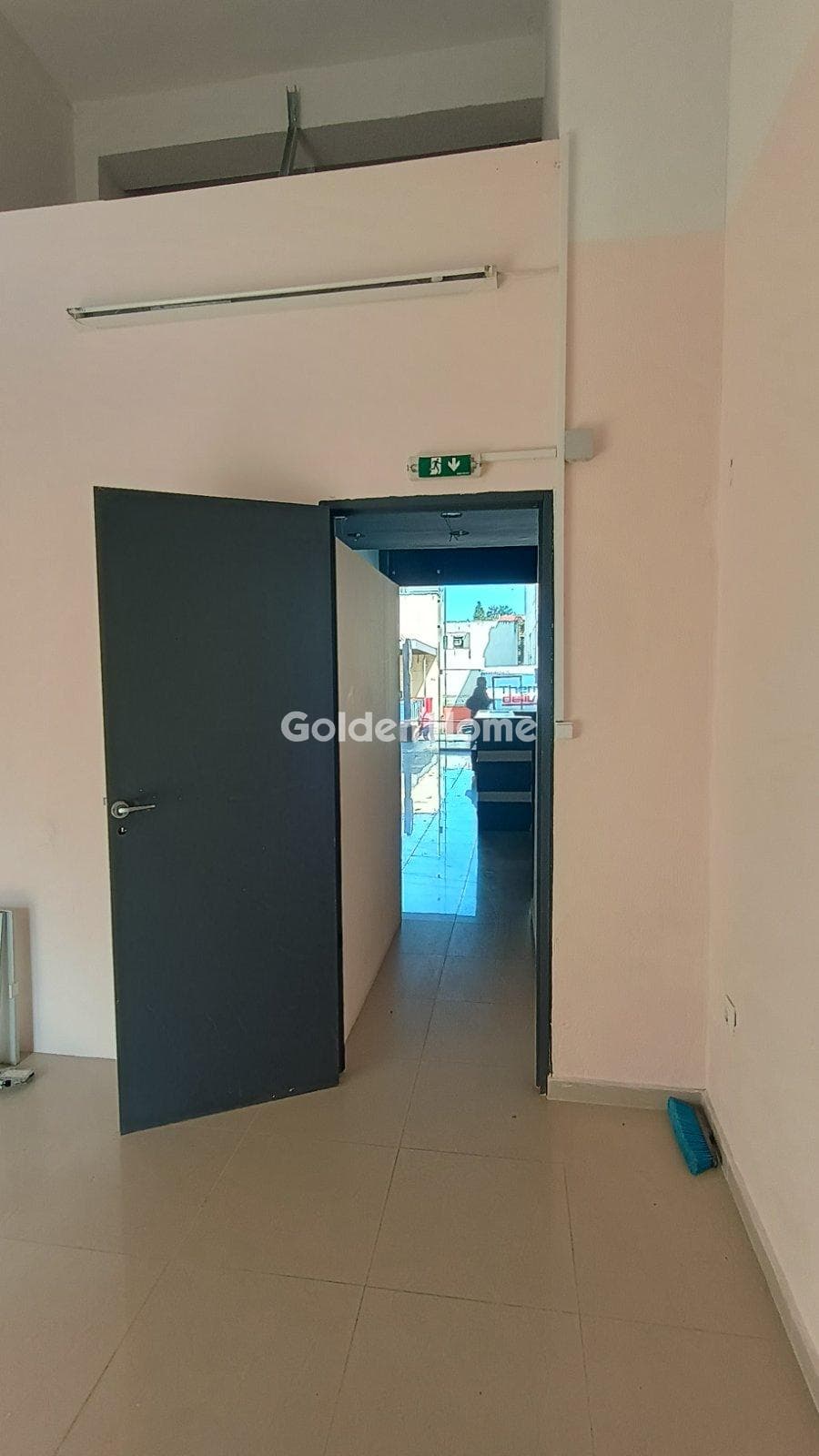 Retail Store in Center, Oreokastro — Photo 12 of 18