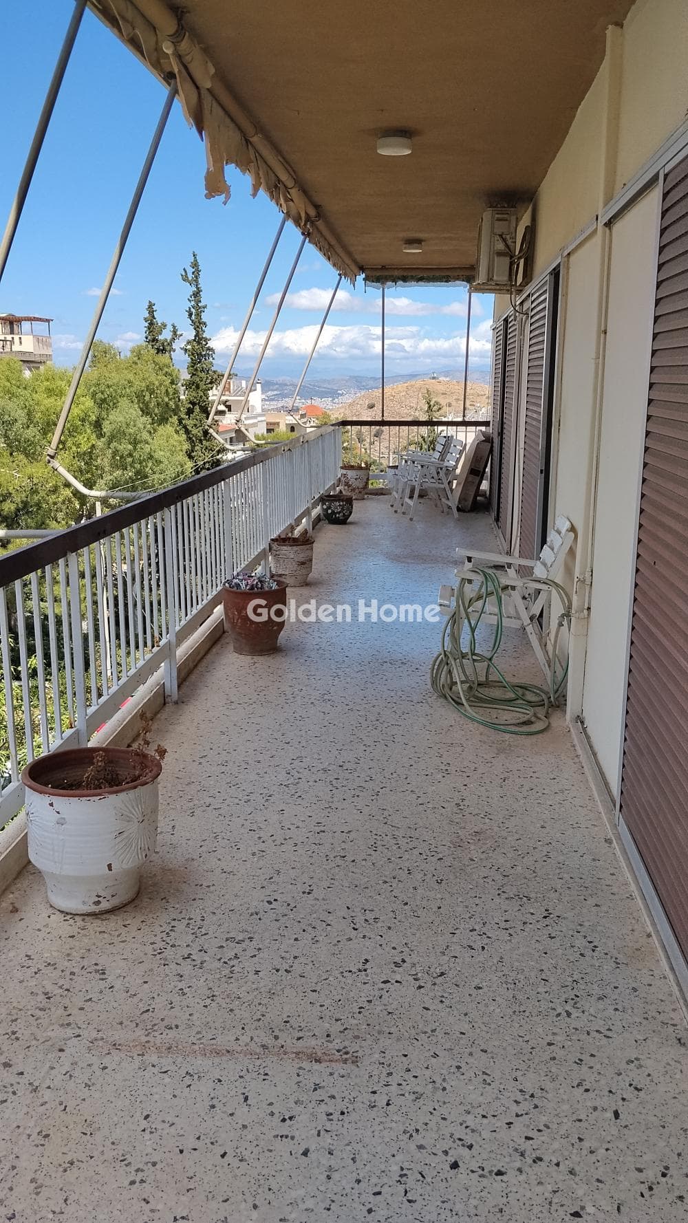 Apartment in Kareas, Vironas — Photo 1 of 9
