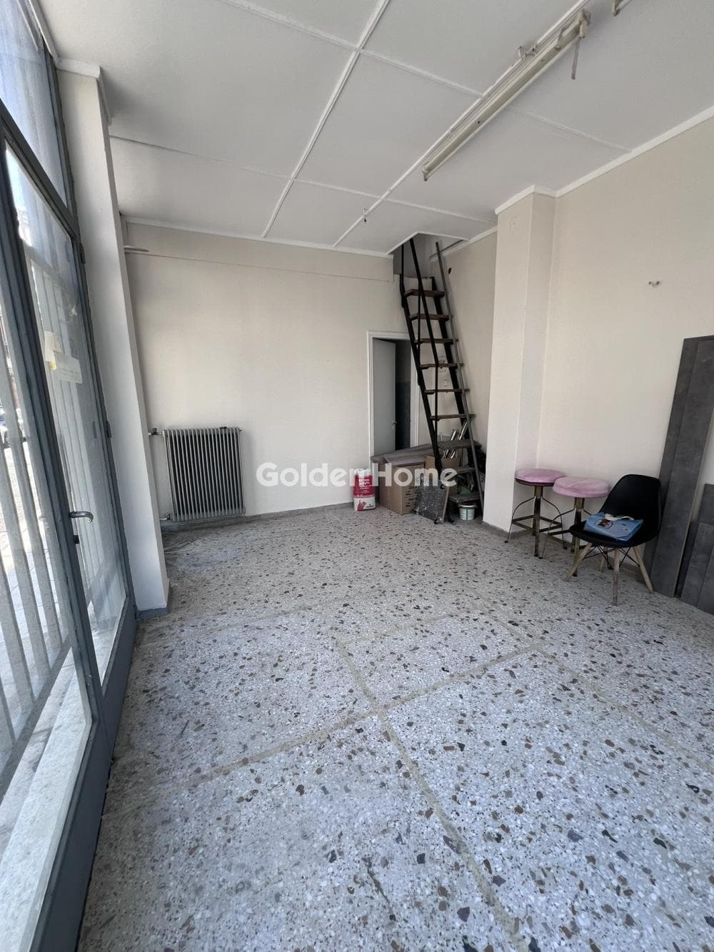 Κατάστημα στην Τουρκοβούνια, Κερατσίνι — Φωτογραφία 1 από 2