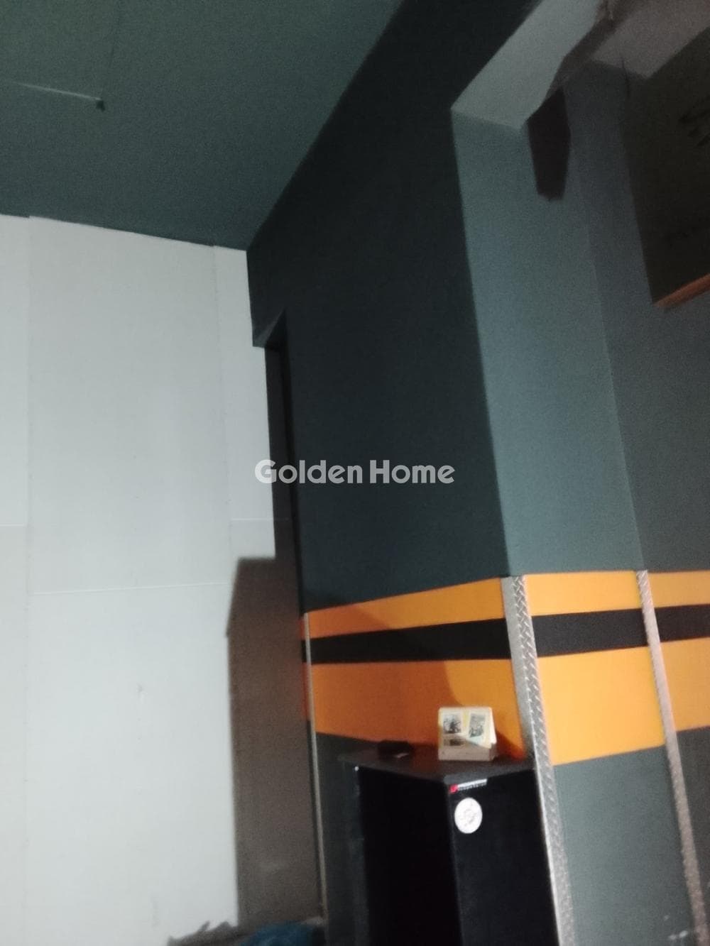 Retail Store in Center, Dafni — Photo 5 of 15