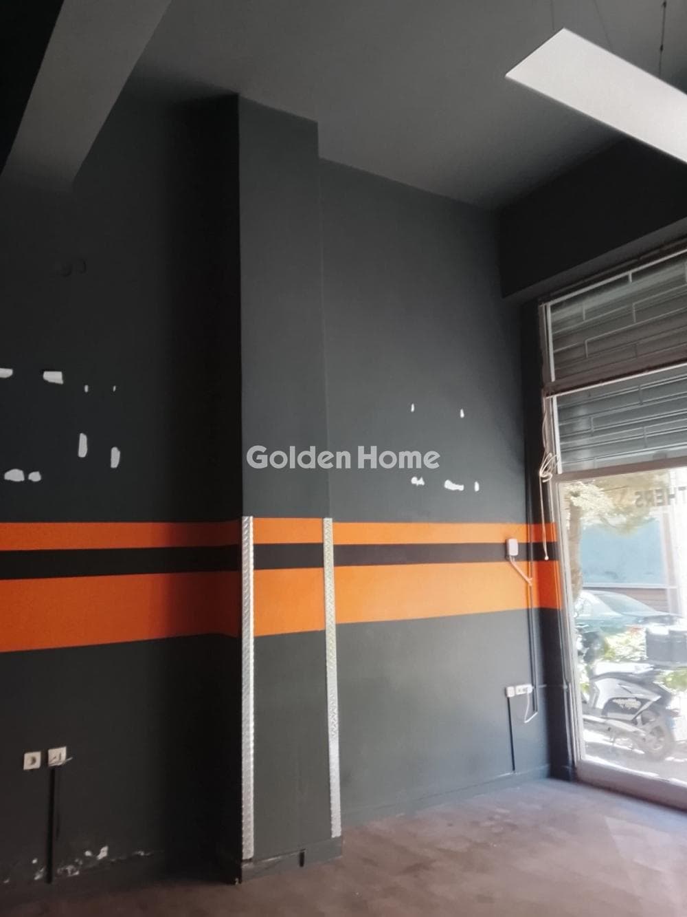 Retail Store in Center, Dafni — Photo 4 of 15