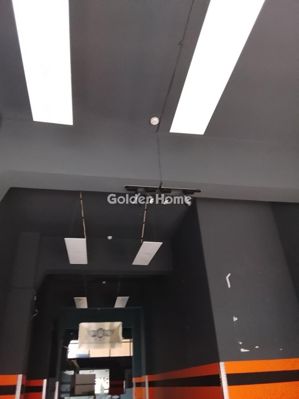Retail Store in Center, Dafni — Photo 10 of 15