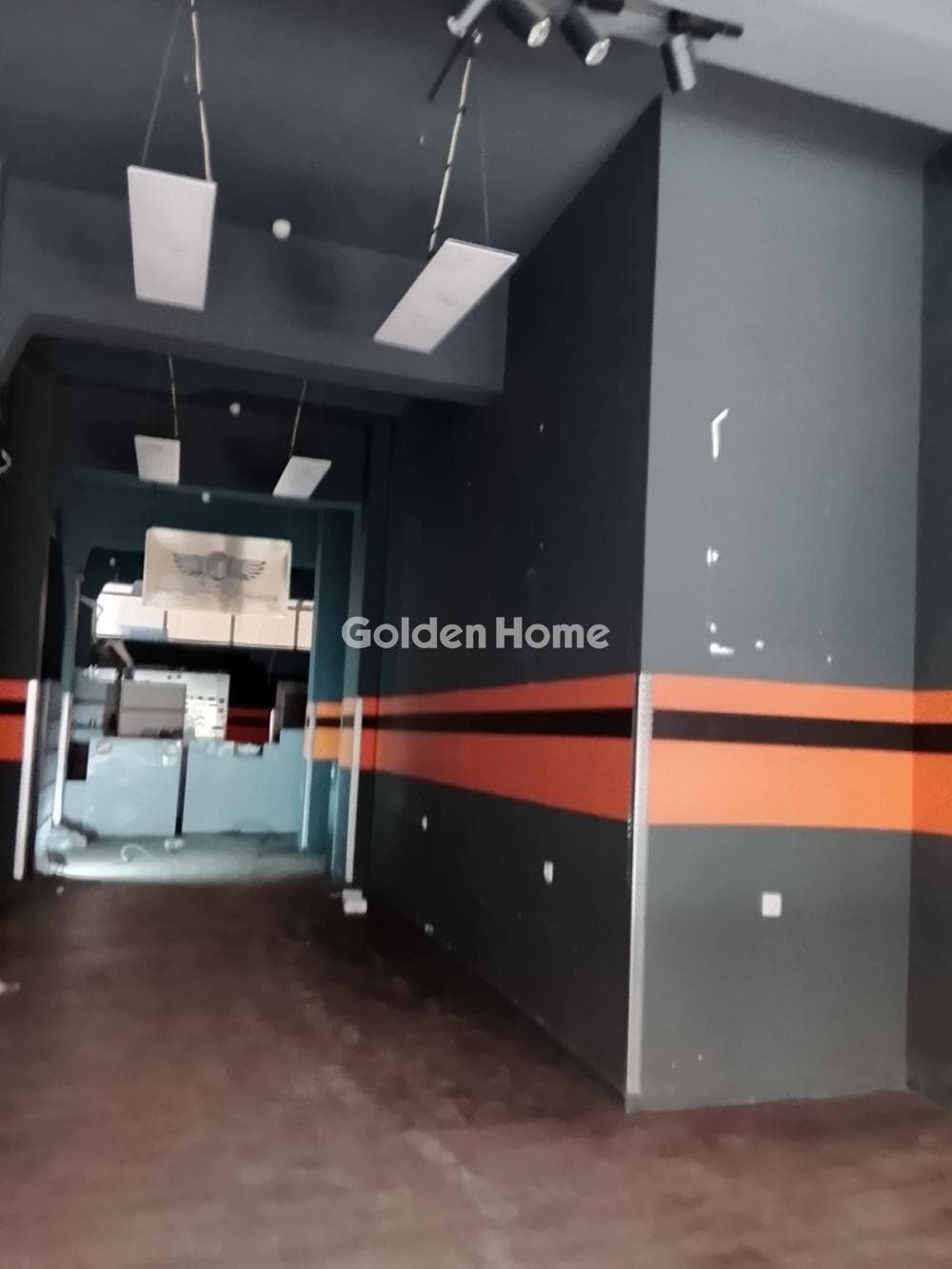 Retail Store in Center, Dafni — Photo 2 of 15