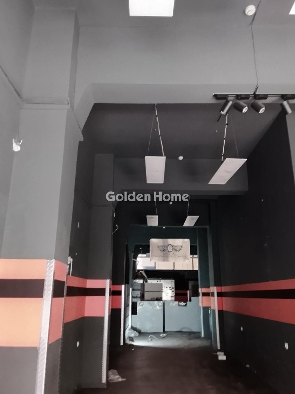Retail Store in Center, Dafni — Photo 3 of 15
