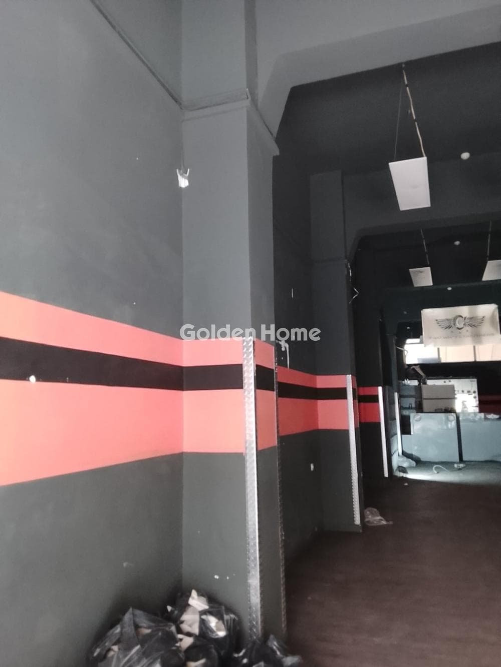 Retail Store in Center, Dafni — Photo 7 of 15