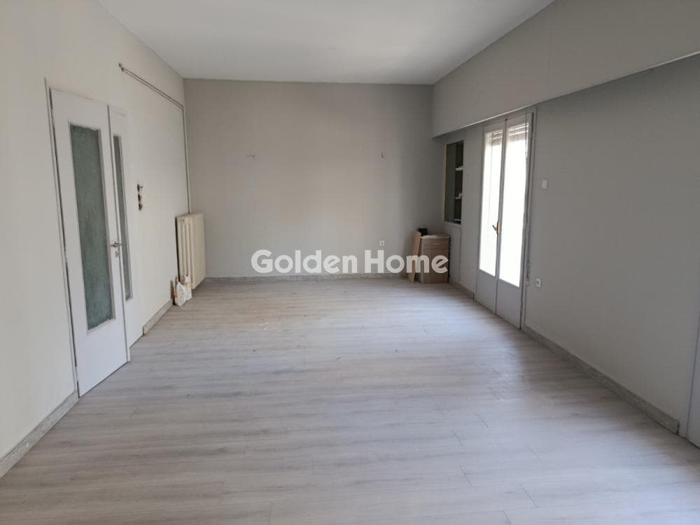 Apartment in Piraiki, Piraeus — Photo 2 of 13