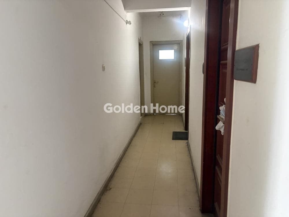 Office in Platia Kanigos, Exarchia - Neapoli — Photo 2 of 8