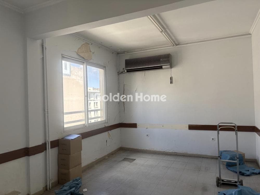 Office in Platia Kanigos, Exarchia - Neapoli — Photo 1 of 14