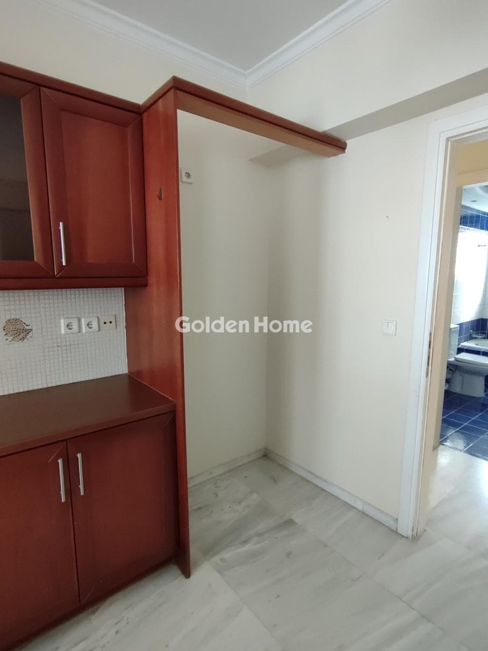 Apartment in Kareas, Vironas — Photo 13 of 24