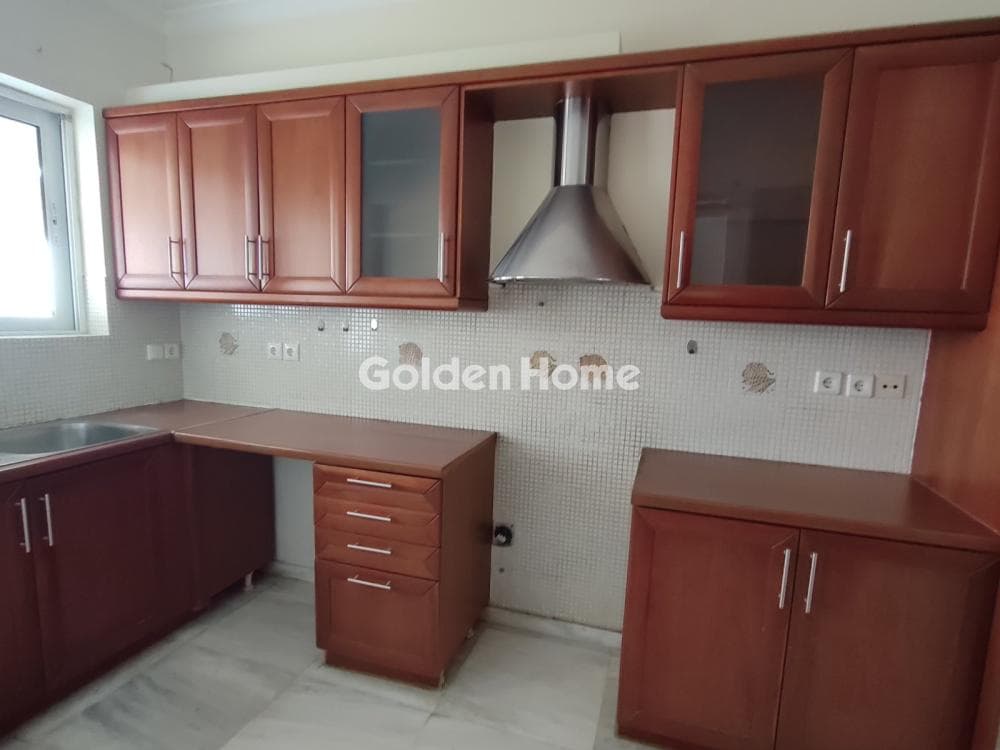 Apartment in Kareas, Vironas — Photo 11 of 24
