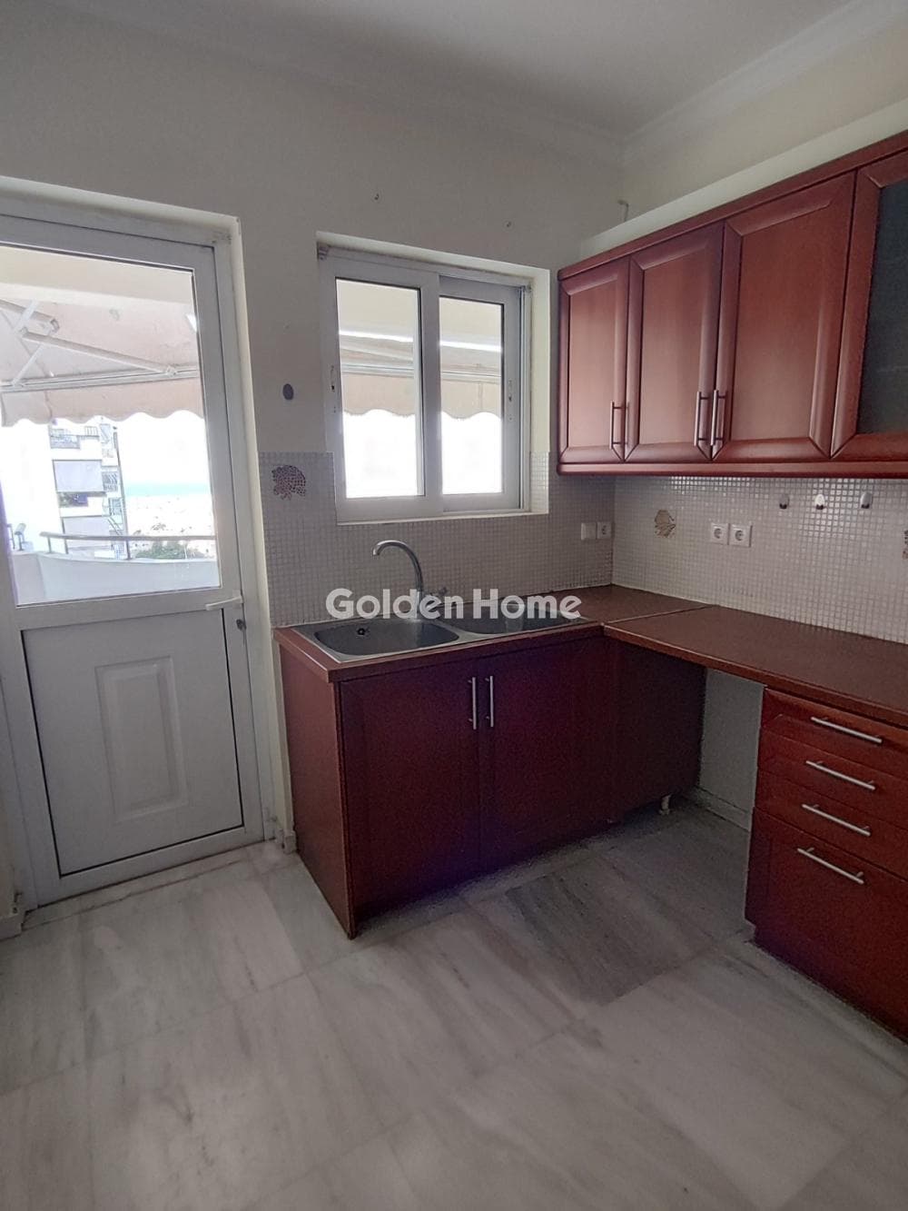 Apartment in Kareas, Vironas — Photo 12 of 24