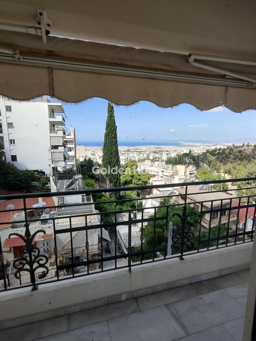 Apartment in Kareas, Vironas — Photo 2 of 24