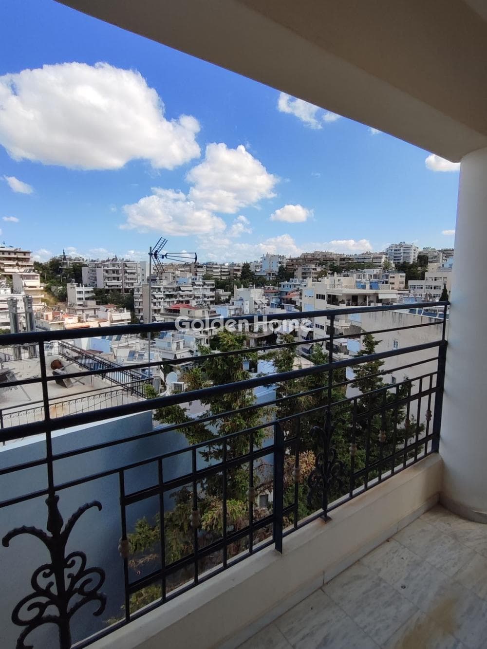 Apartment in Kareas, Vironas — Photo 1 of 24