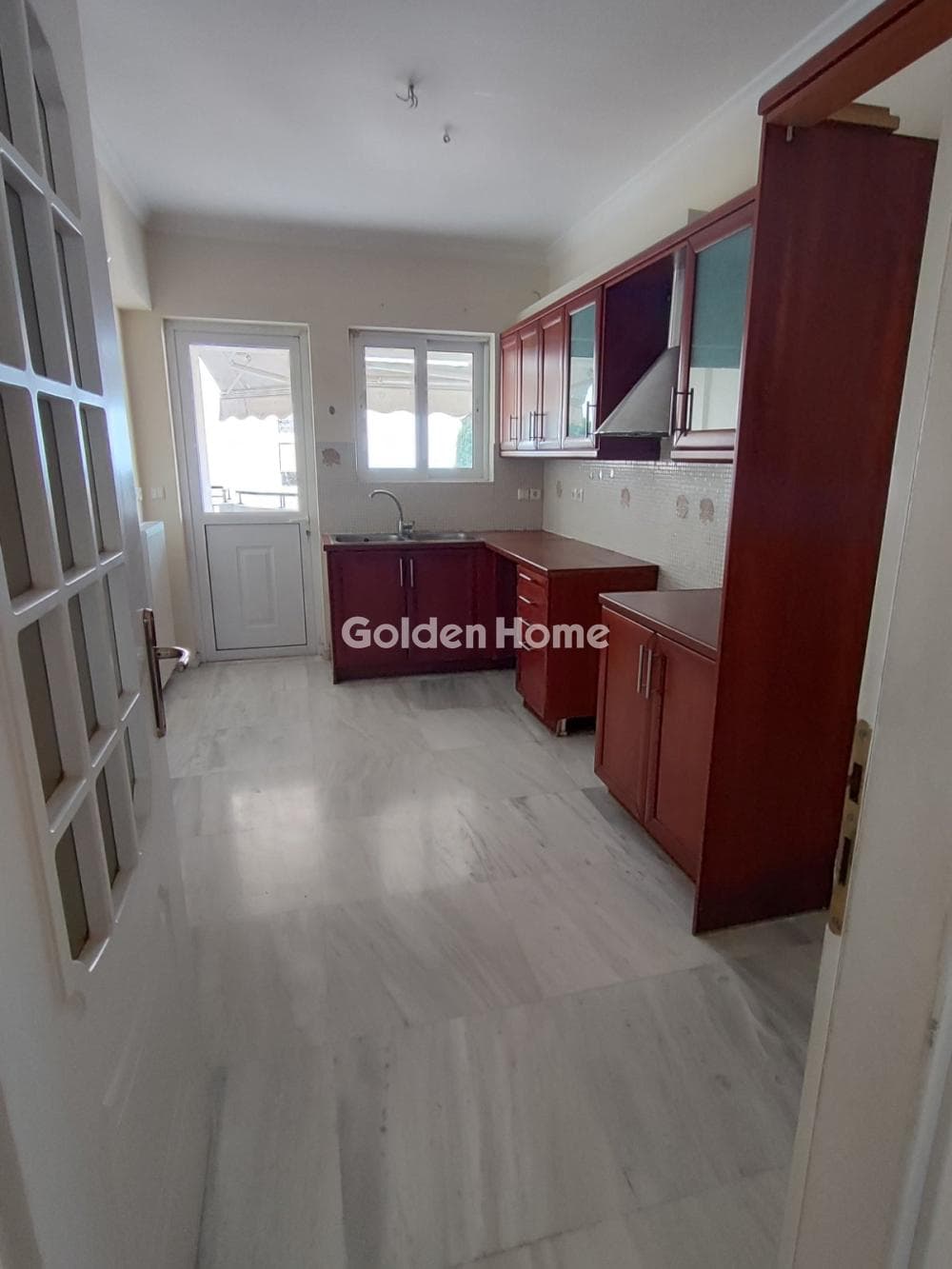 Apartment in Kareas, Vironas — Photo 15 of 24