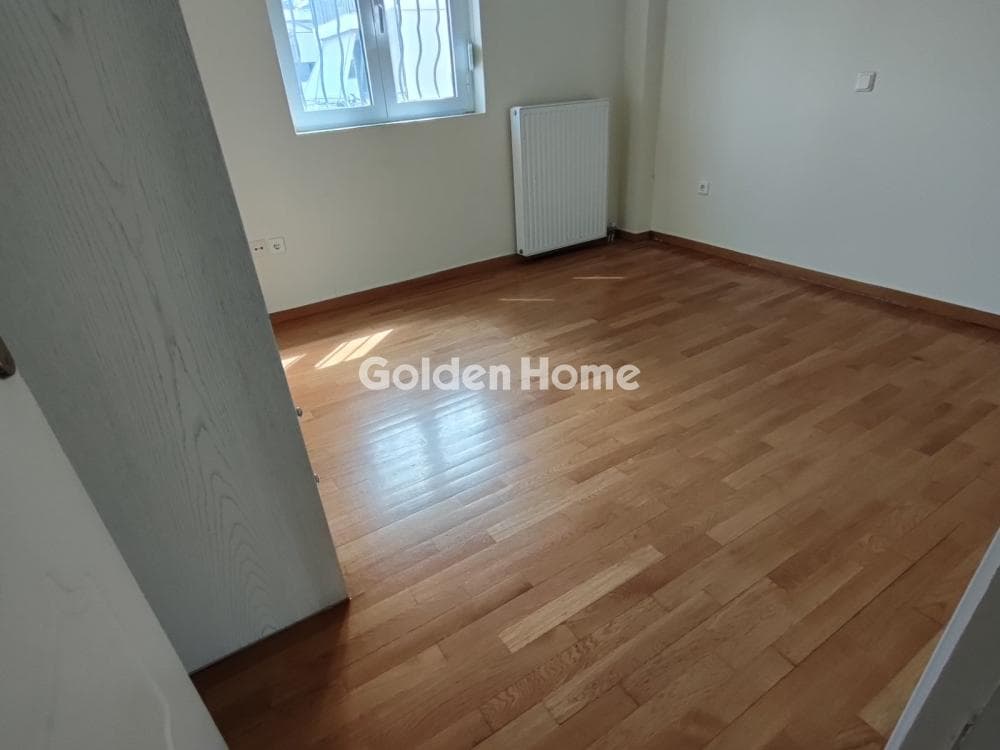 Apartment in Kareas, Vironas — Photo 21 of 24